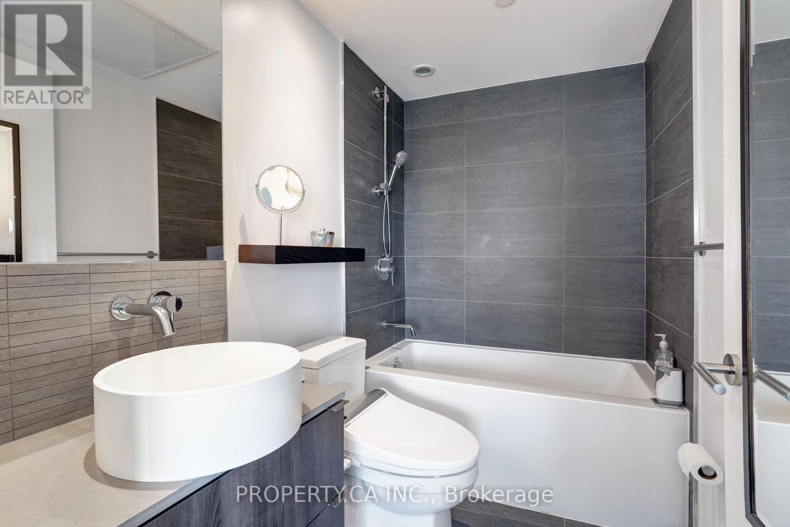 3004 - 161 Roehampton Avenue, Toronto, Ontario  M4P 0C8 - Photo 21 - C13686058