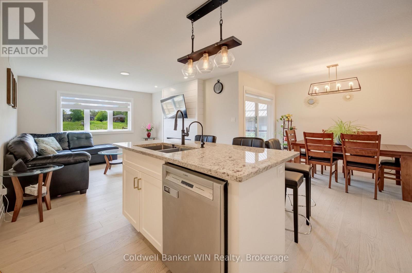 430 Wellington Street E, Wellington North (Mount Forest), Ontario  N0G 2L4 - Photo 11 - X13686044