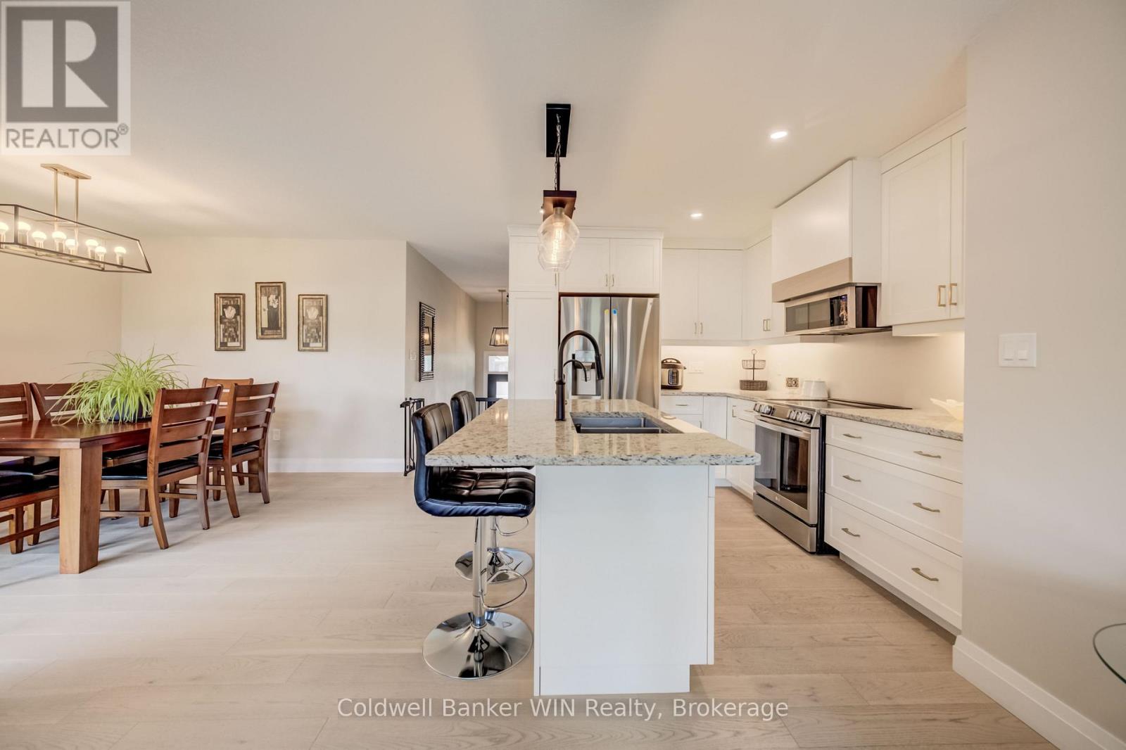 430 Wellington Street E, Wellington North (Mount Forest), Ontario  N0G 2L4 - Photo 3 - X13686044