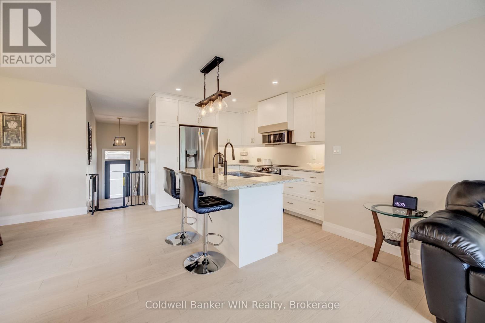 430 Wellington Street E, Wellington North (Mount Forest), Ontario  N0G 2L4 - Photo 4 - X13686044