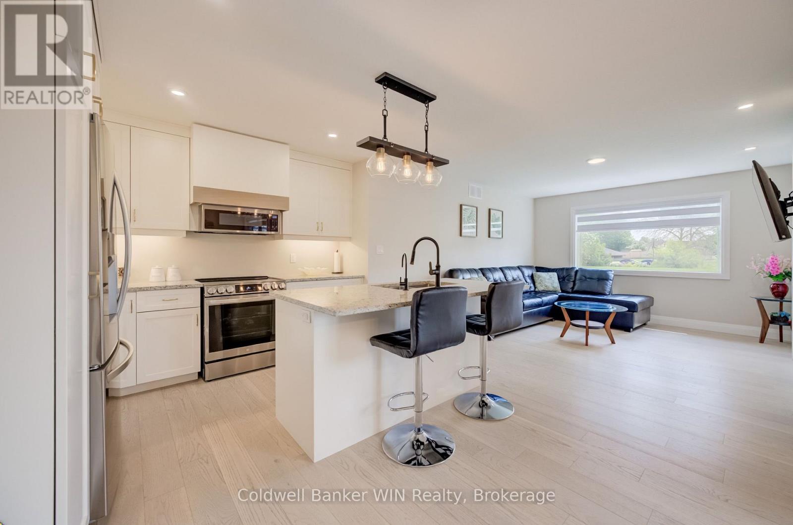 430 Wellington Street E, Wellington North (Mount Forest), Ontario  N0G 2L4 - Photo 8 - X13686044
