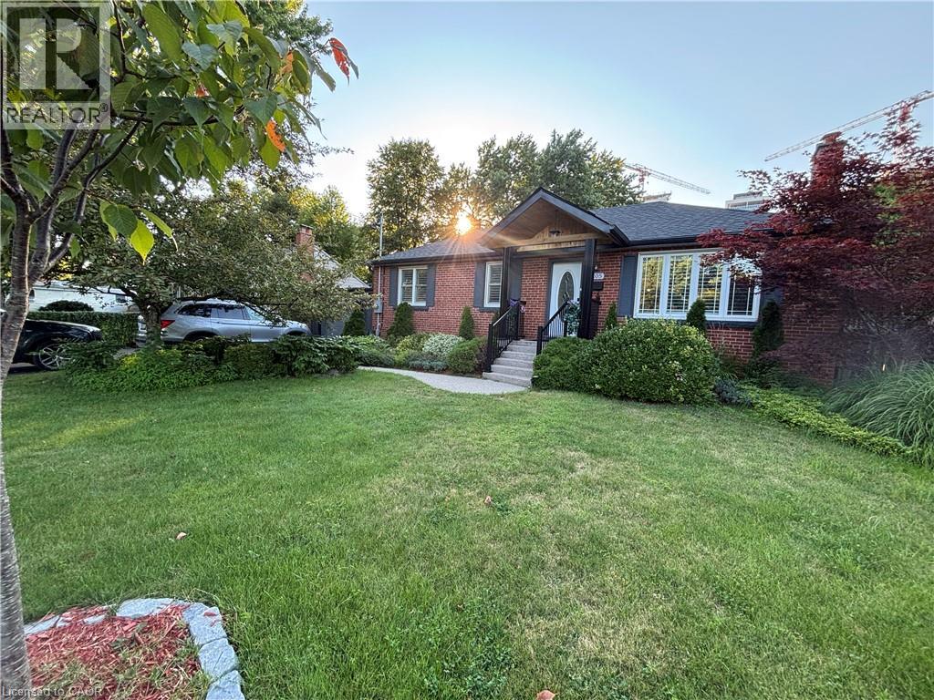 2105 Maplewood Drive, Burlington, Ontario  L7R 2C6 - Photo 4 - 40856104