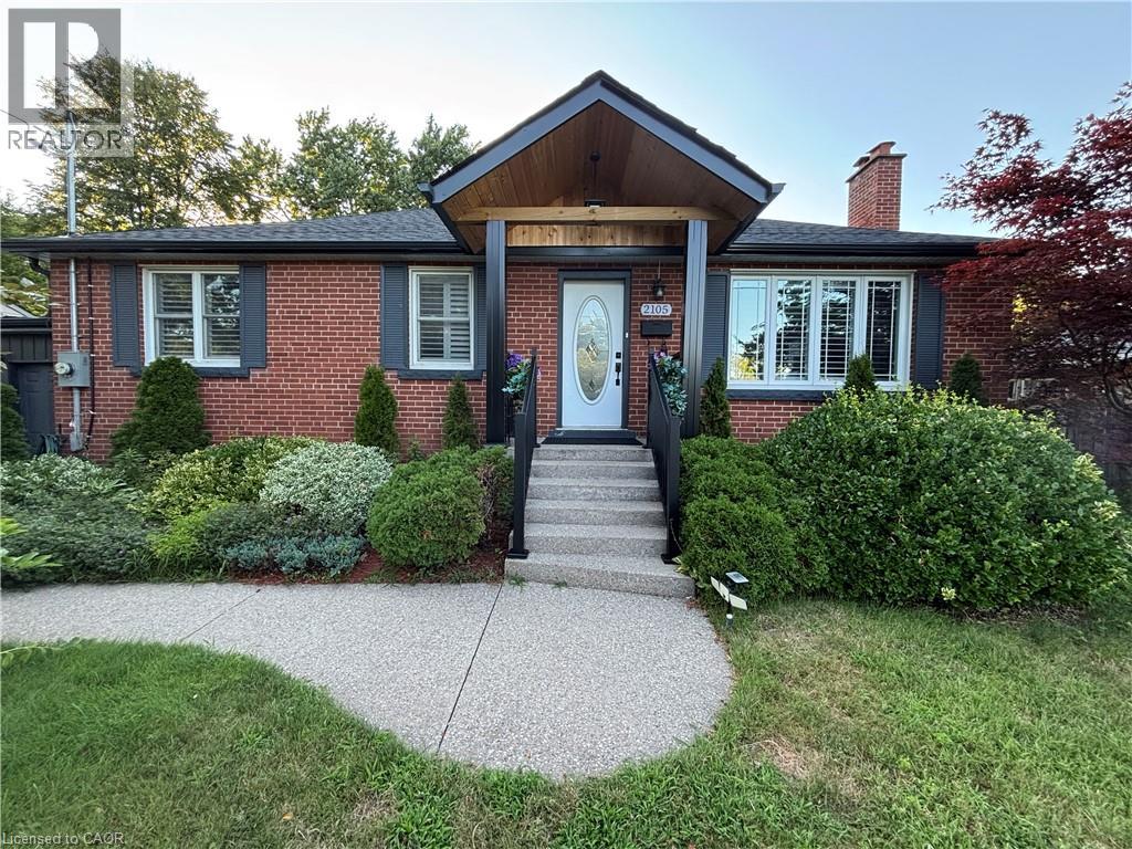 2105 MAPLEWOOD Drive, Burlington, Ontario