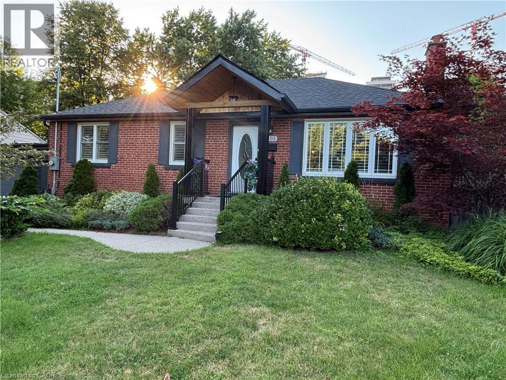 2105 Maplewood Drive, Burlington, Ontario  L7R 2C6 - Photo 3 - 40856104