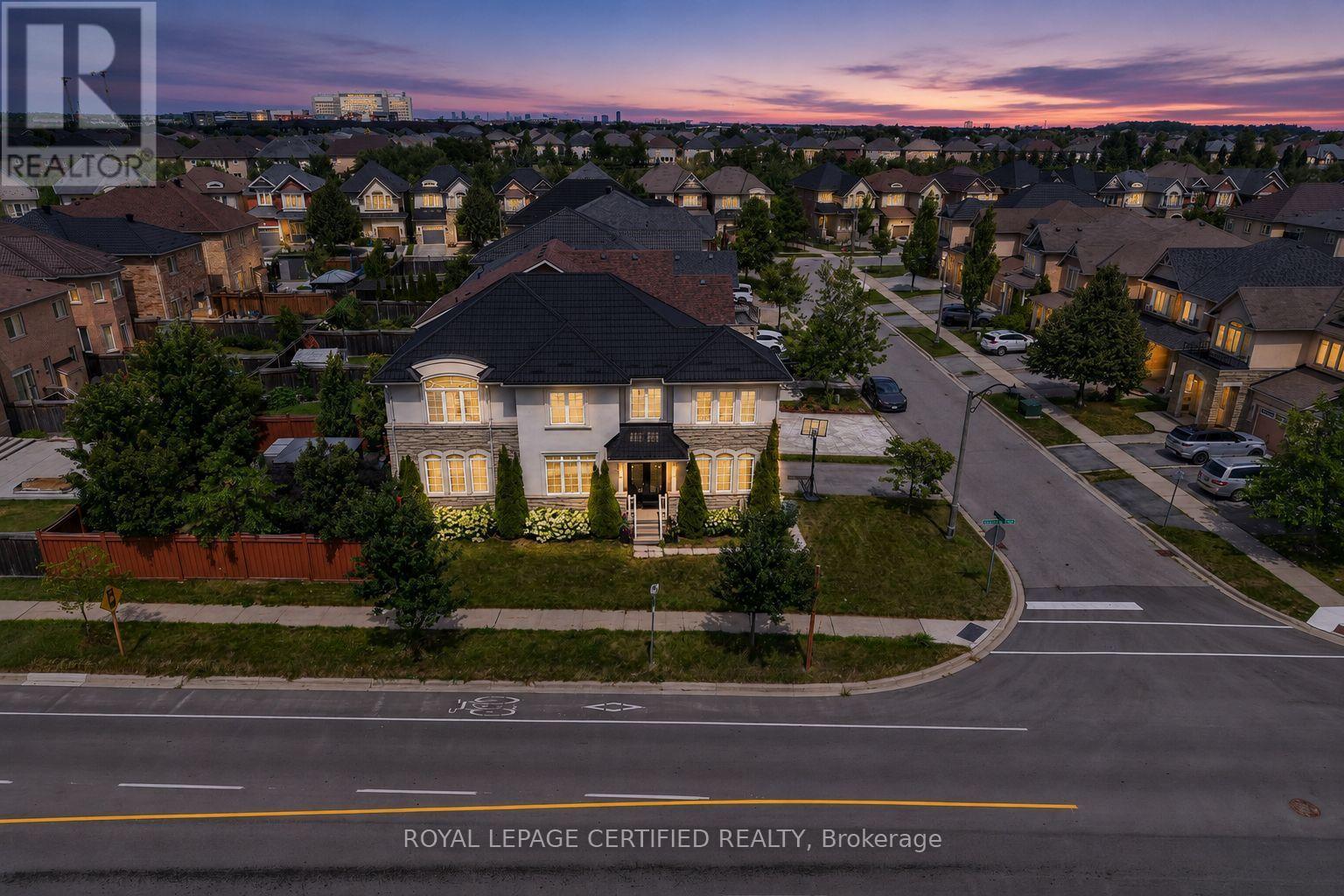 2561 Grand Oak Trail, Oakville, Ontario  L6M 0R4 - Photo 3 - W13686000