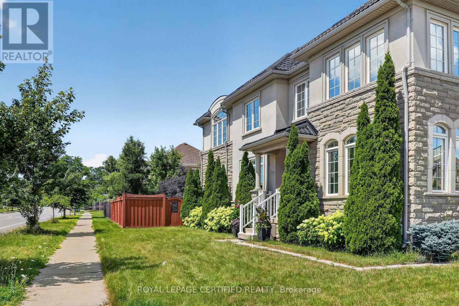 2561 Grand Oak Trail, Oakville, Ontario  L6M 0R4 - Photo 7 - W13686000