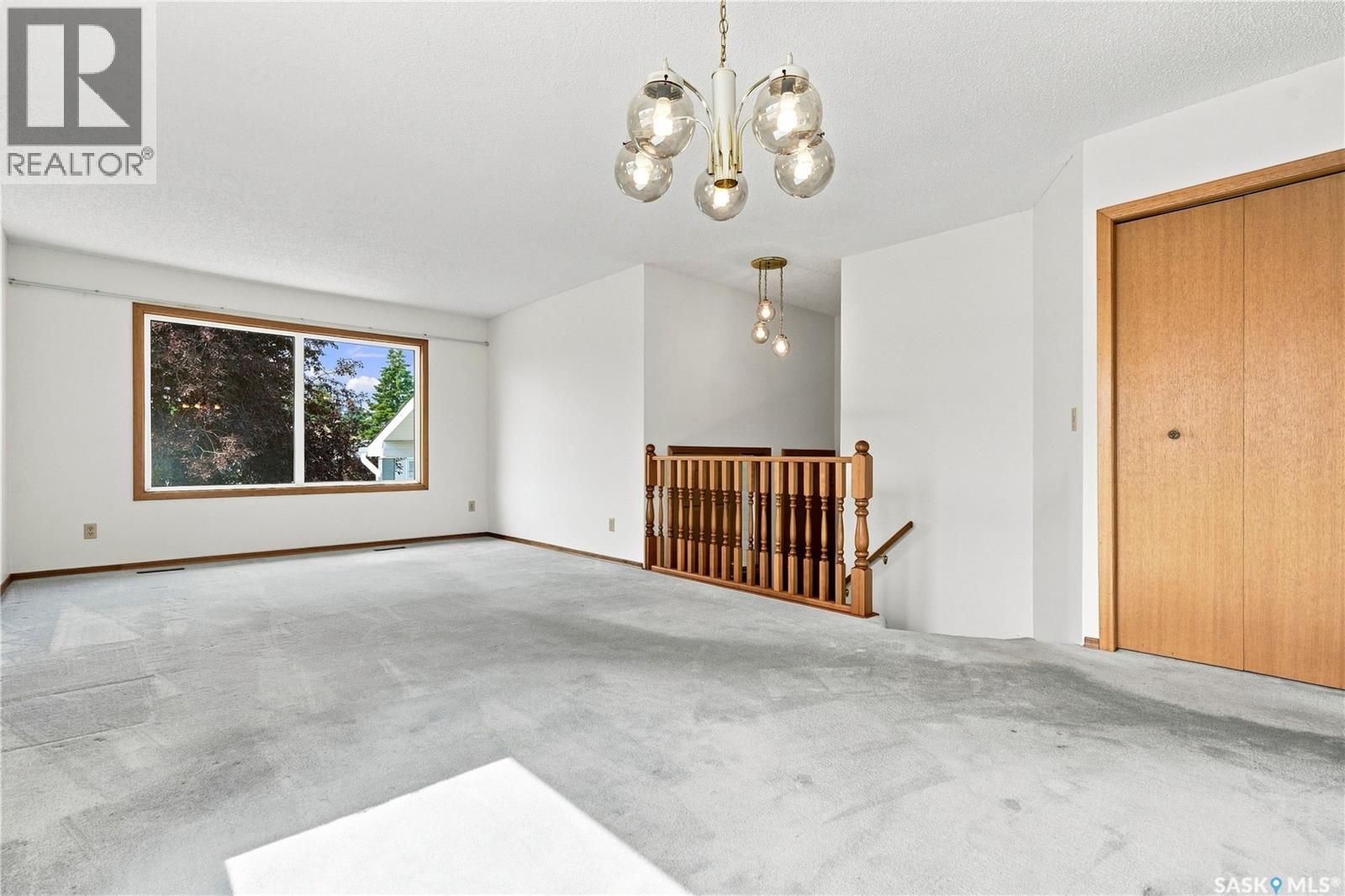 202 Stacey Court, Saskatoon, Saskatchewan  S7L 7A7 - Photo 4 - SK045835