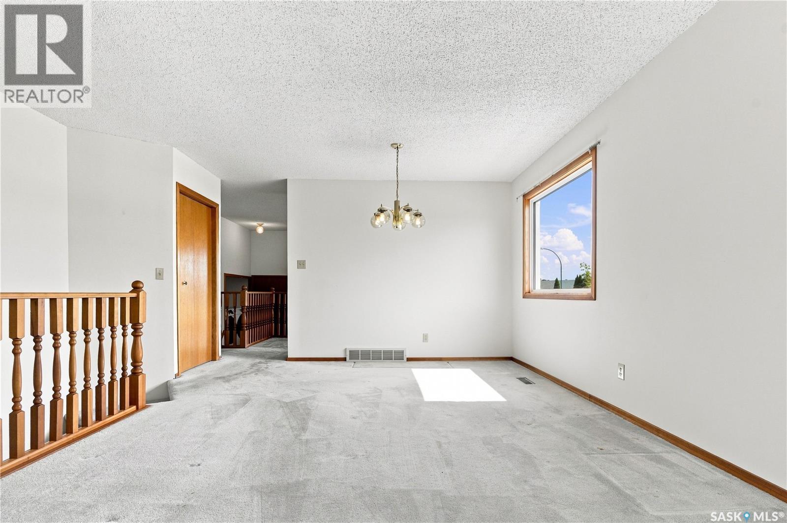 202 Stacey Court, Saskatoon, Saskatchewan  S7L 7A7 - Photo 5 - SK045835