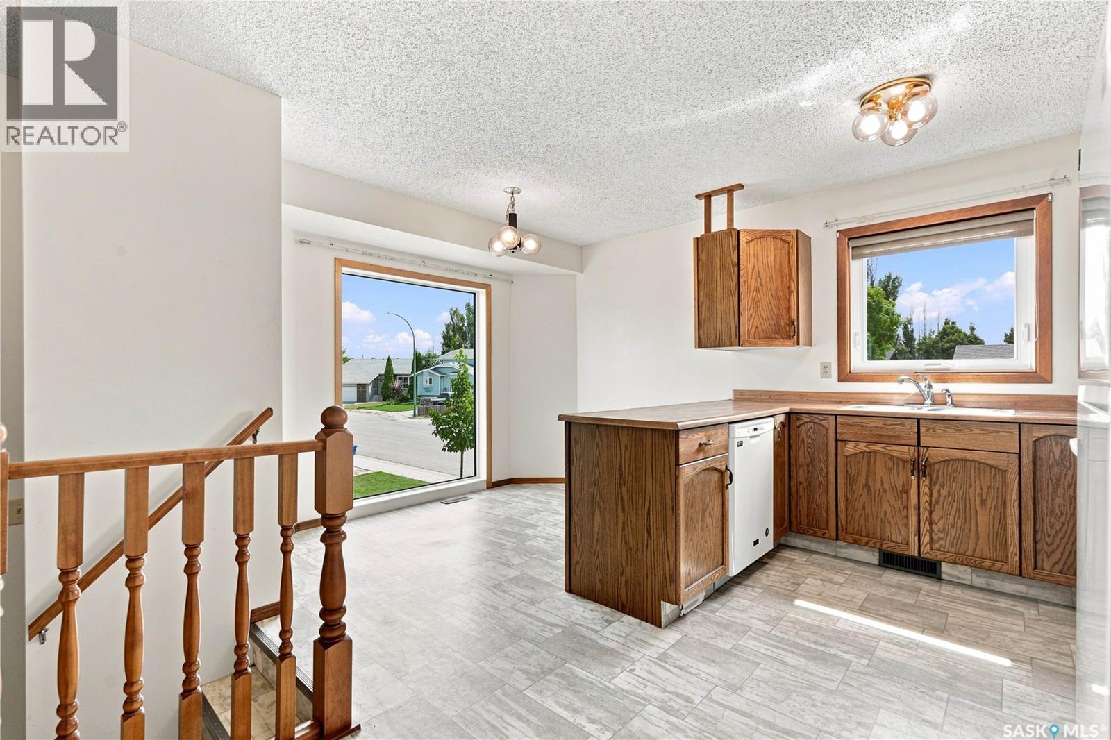 202 Stacey Court, Saskatoon, Saskatchewan  S7L 7A7 - Photo 7 - SK045835