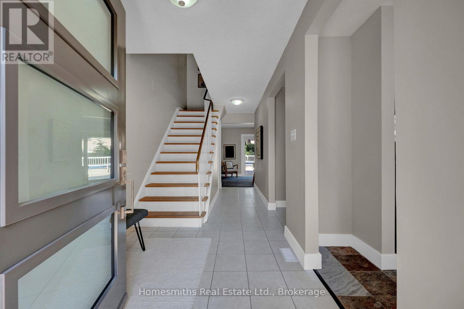 44 Loscombe Drive, Clarington, Ontario  L1C 3S9 - Photo 2 - E13686122