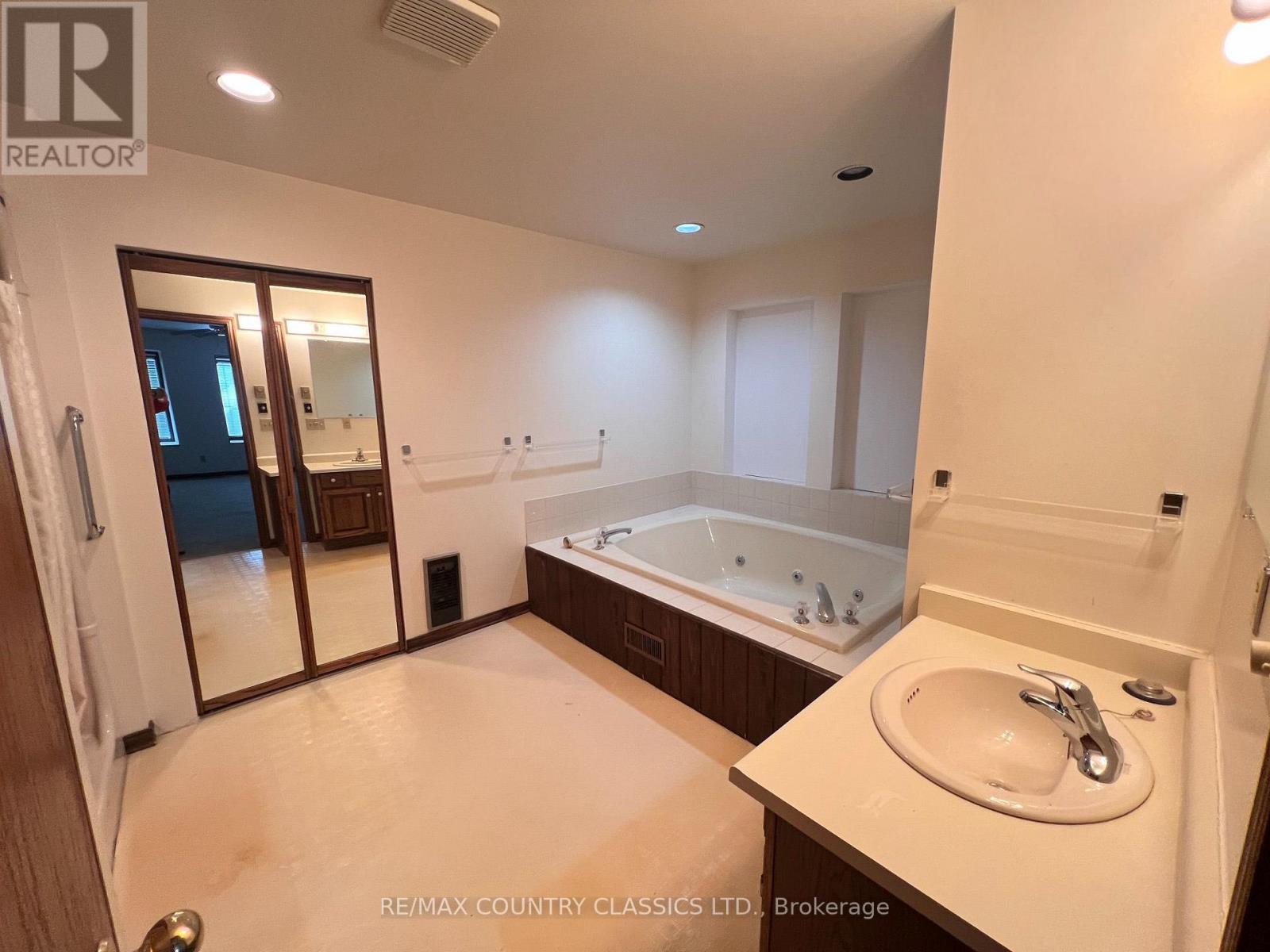 10 - 12 Flint Avenue, Bancroft, Ontario  K0L 1C0 - Photo 17 - X13686098