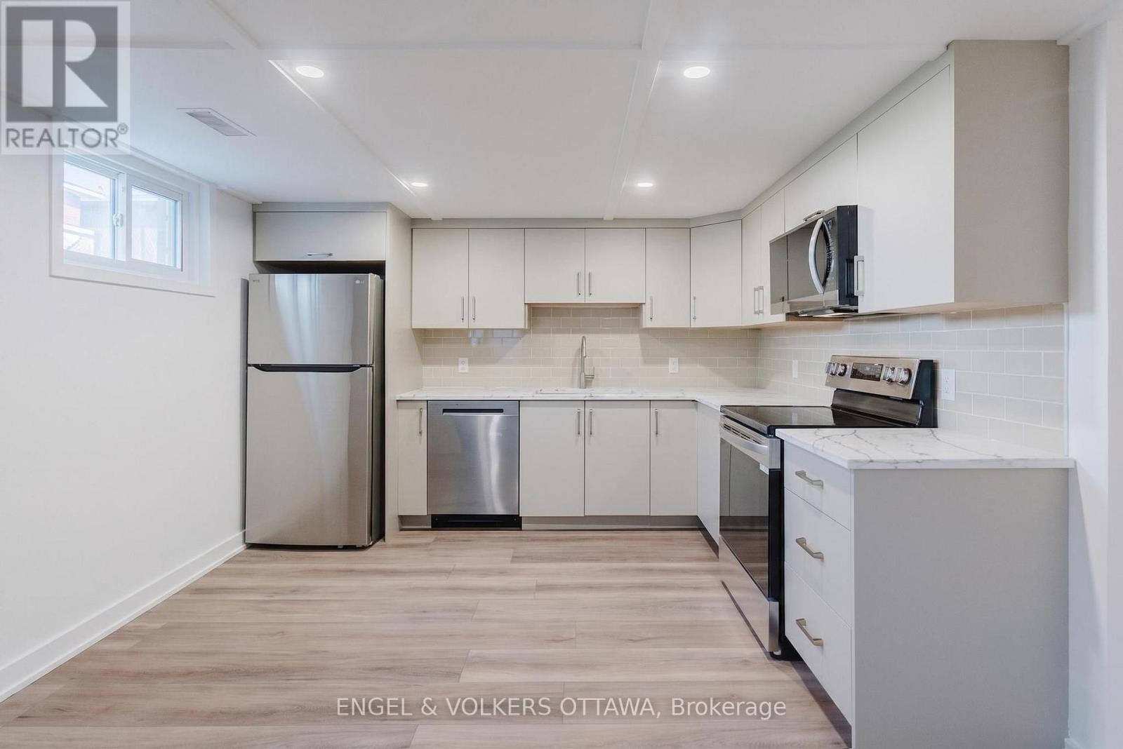 3 - 896 Pinewood Crescent, Ottawa, Ontario  K2B 5Y4 - Photo 16 - X13686206
