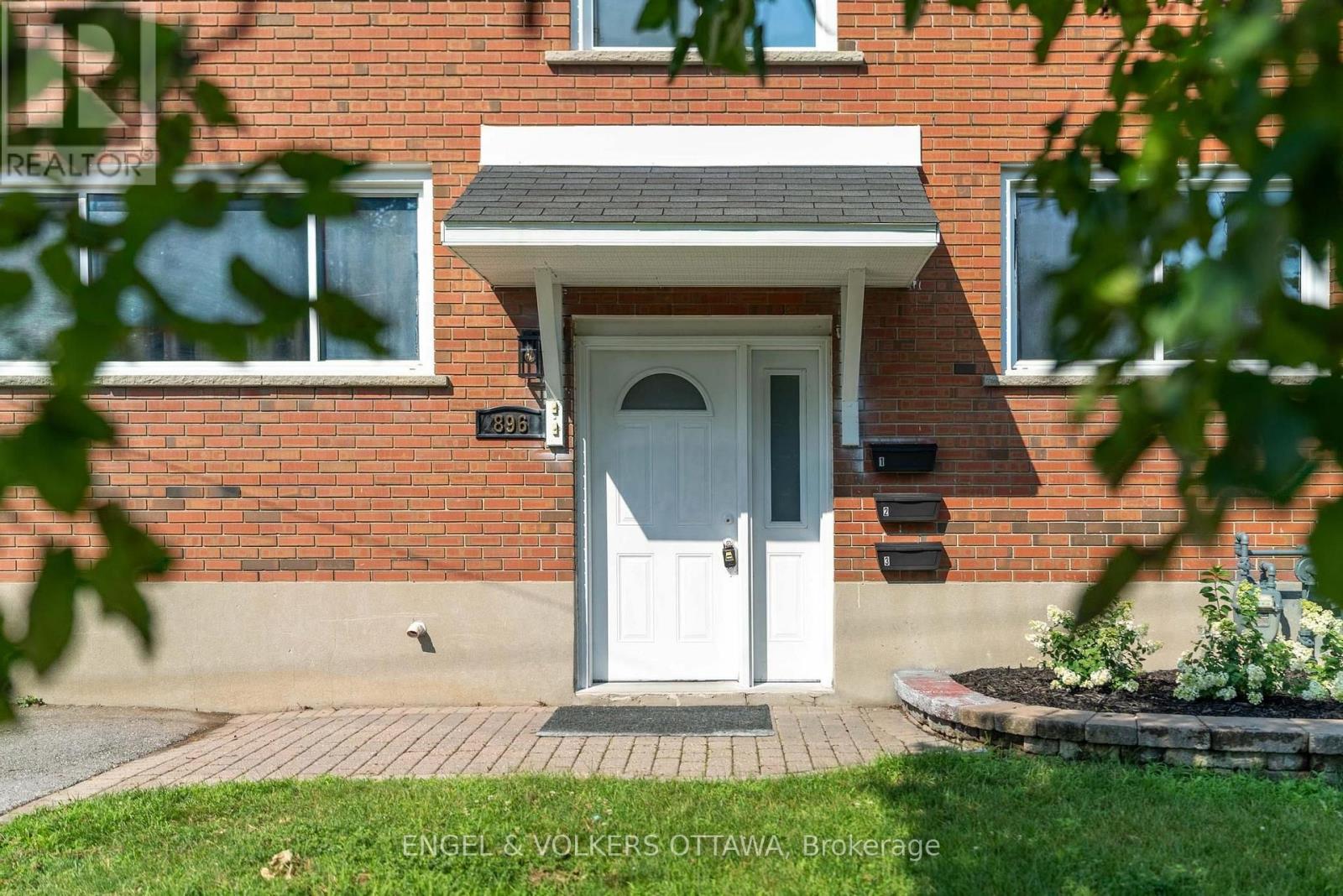 3 - 896 Pinewood Crescent, Ottawa, Ontario  K2B 5Y4 - Photo 4 - X13686206