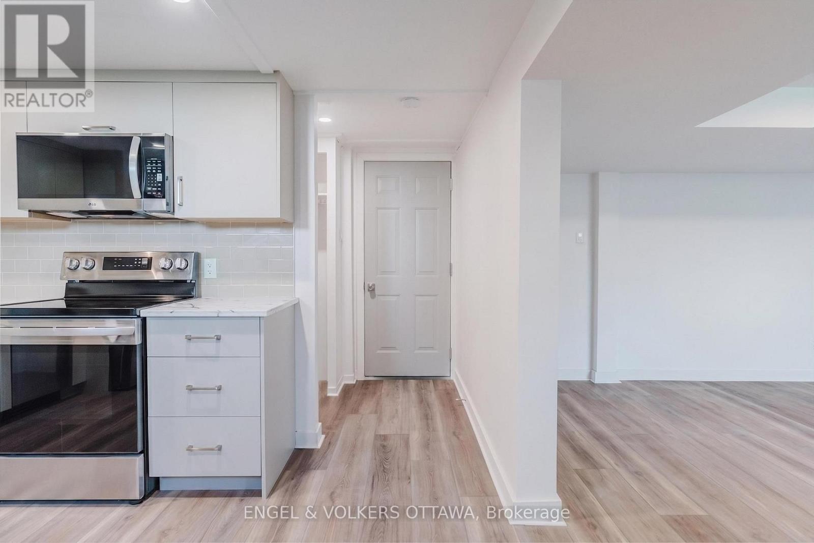 3 - 896 Pinewood Crescent, Ottawa, Ontario  K2B 5Y4 - Photo 6 - X13686206