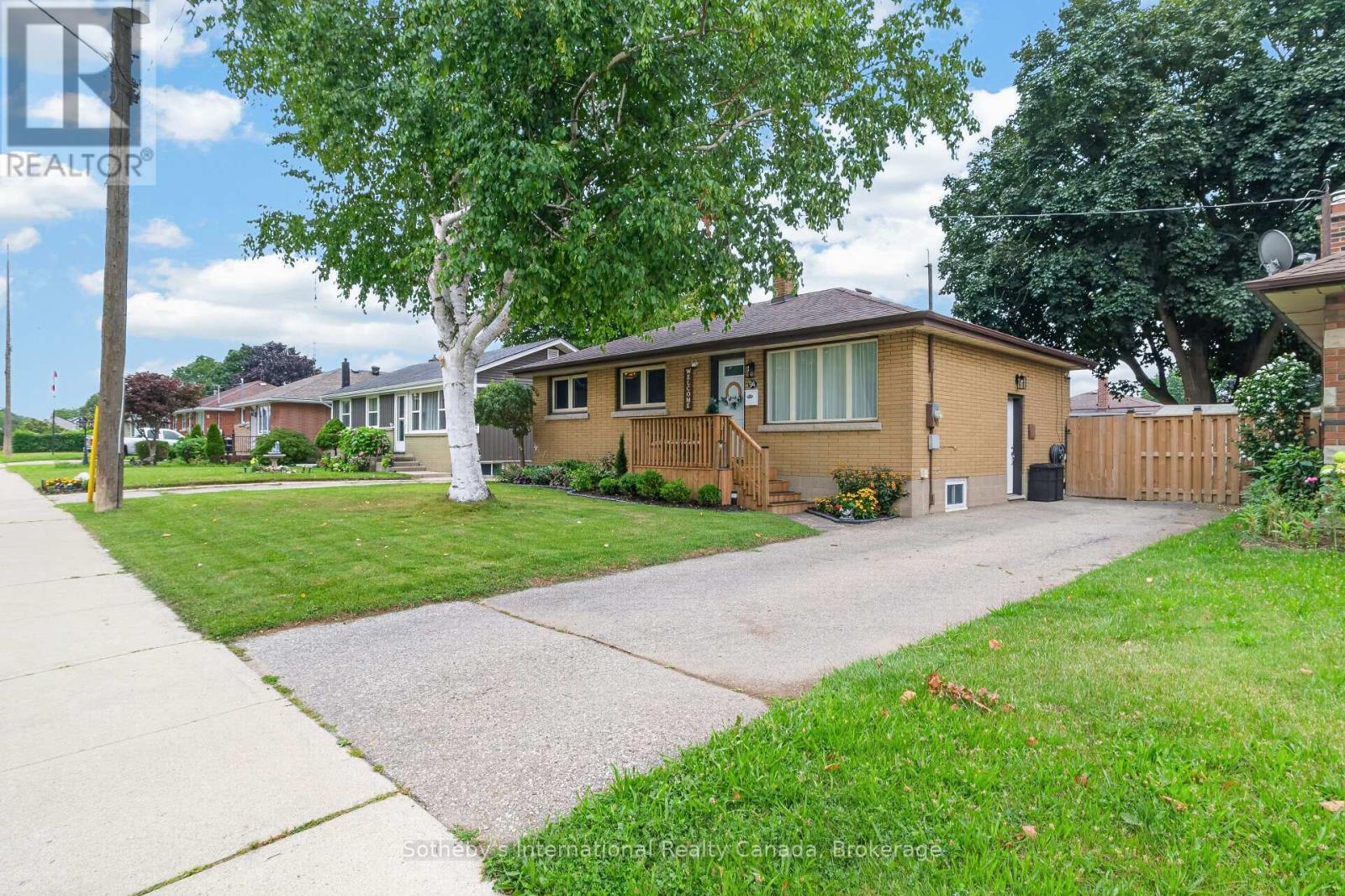 94 NINTH AVENUE, Brantford, Ontario