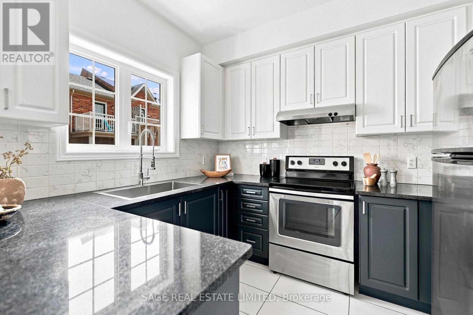 35 Brockville Street, Toronto, Ontario  M4E 0A7 - Photo 10 - E13686158