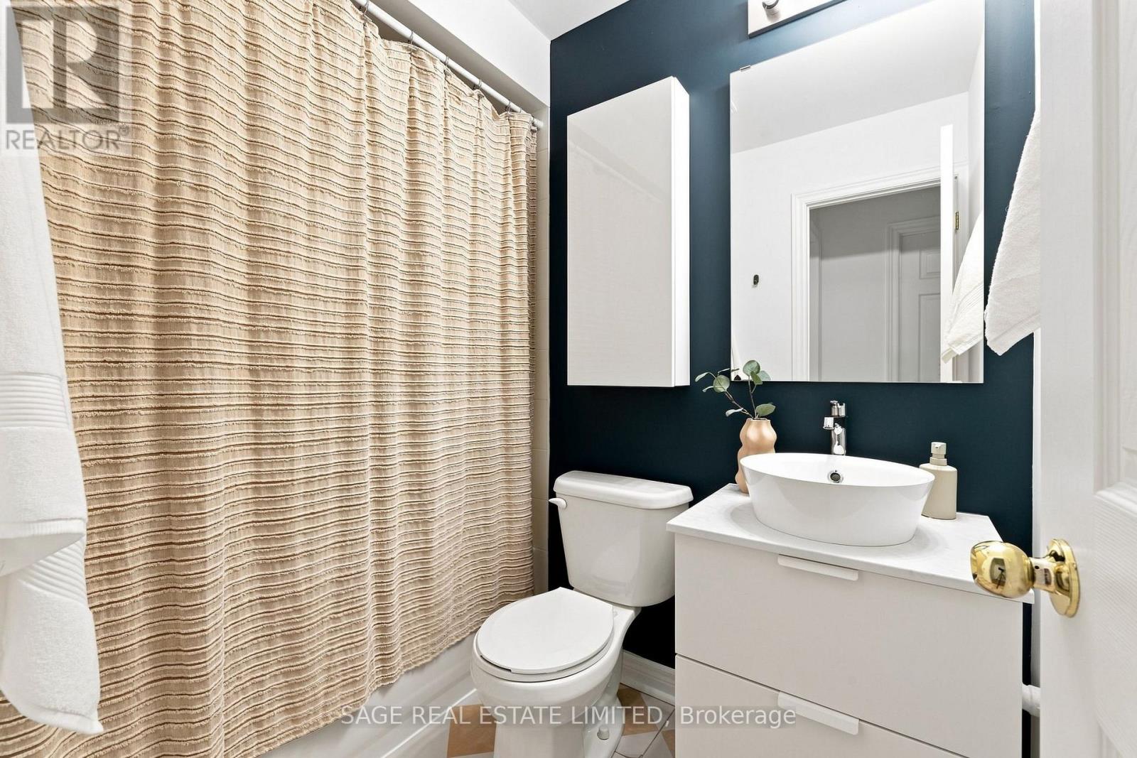 35 Brockville Street, Toronto, Ontario  M4E 0A7 - Photo 25 - E13686158