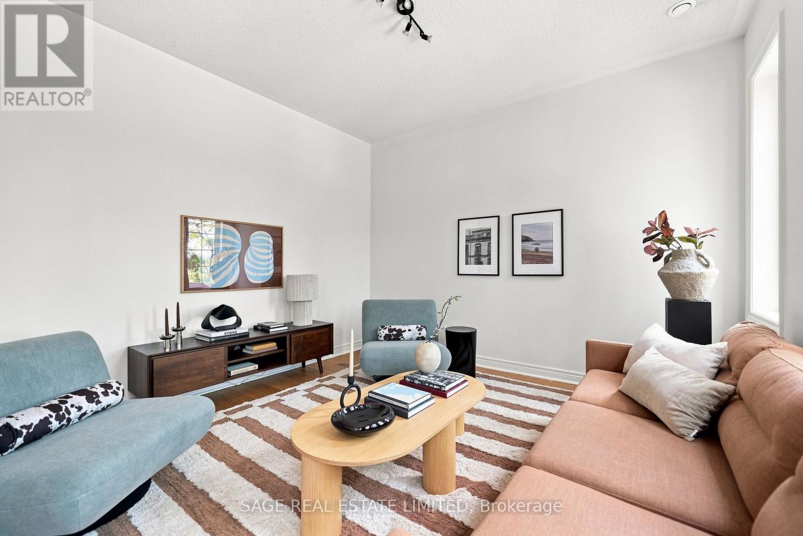 35 Brockville Street, Toronto, Ontario  M4E 0A7 - Photo 4 - E13686158