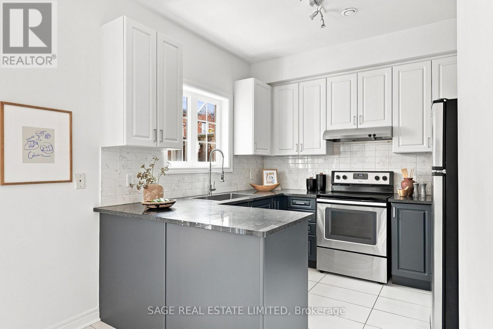 35 Brockville Street, Toronto, Ontario  M4E 0A7 - Photo 7 - E13686158