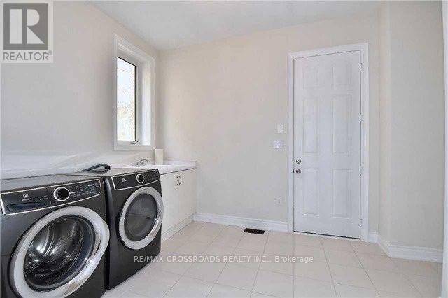 776 Harry Douglas Street, Newmarket, Ontario  L3X 0J8 - Photo 13 - N13686078