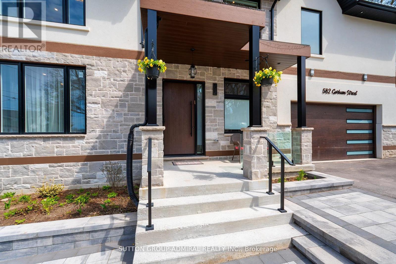 582 Gorham Street, Newmarket, Ontario  L3Y 1L3 - Photo 3 - N13686096