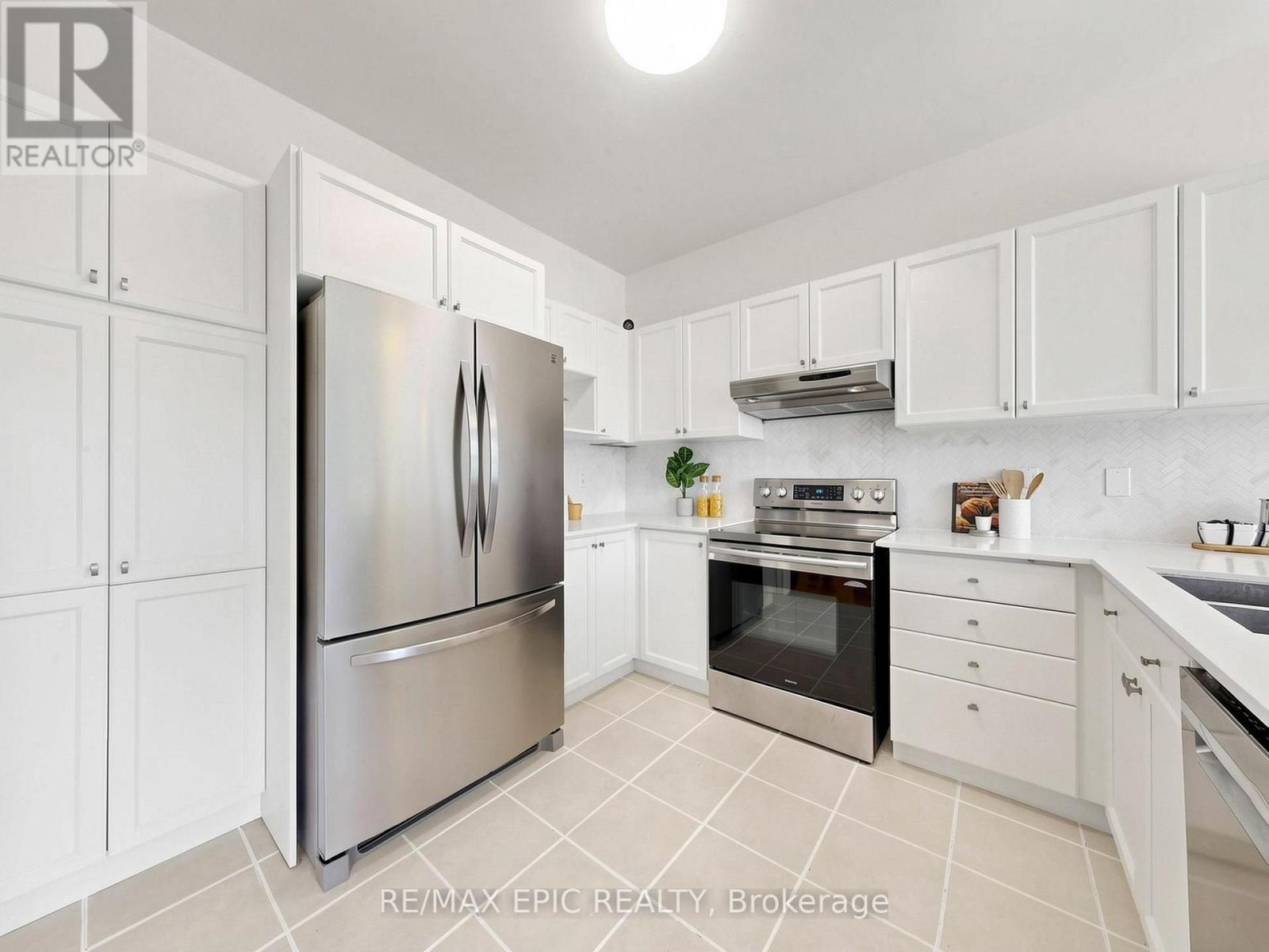 74 Dewpoint Road, Vaughan, Ontario  L4J 9E1 - Photo 8 - N13686124