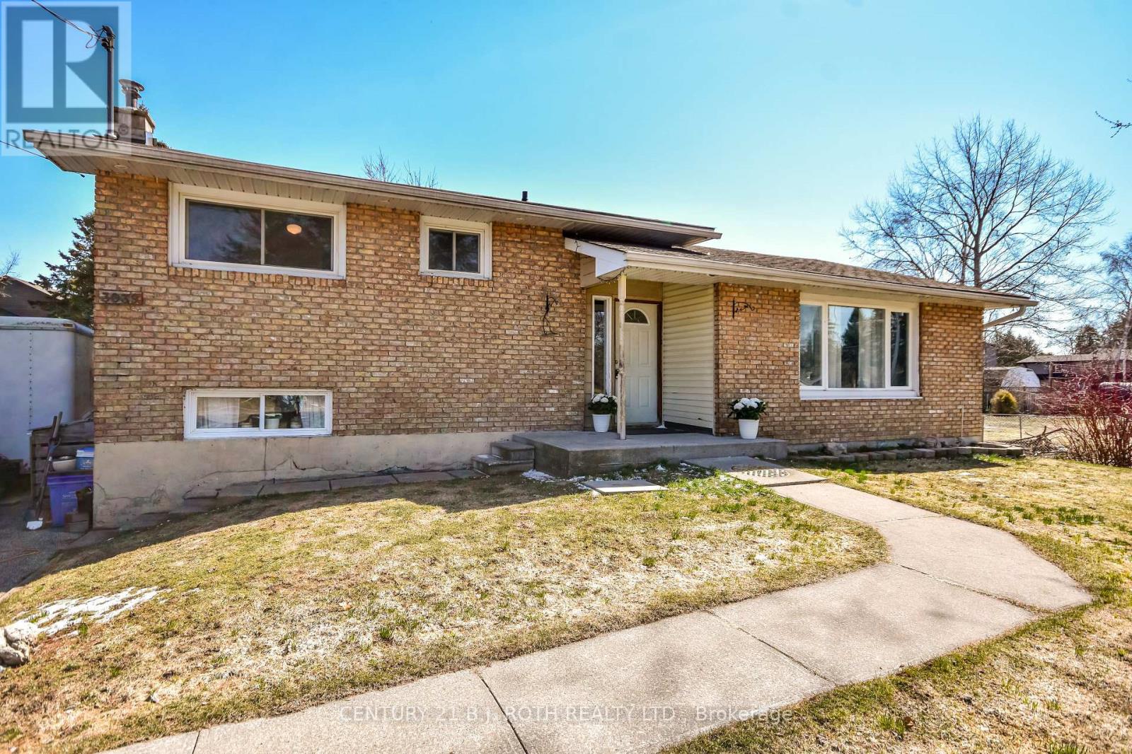 3039 Poplar Road, Innisfil, Ontario  L9S 2J9 - Photo 2 - N13686180