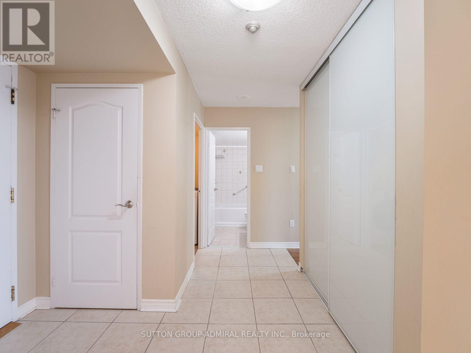 1012 - 7420 Bathurst Street, Vaughan, Ontario  L4J 6X4 - Photo 3 - N13686218