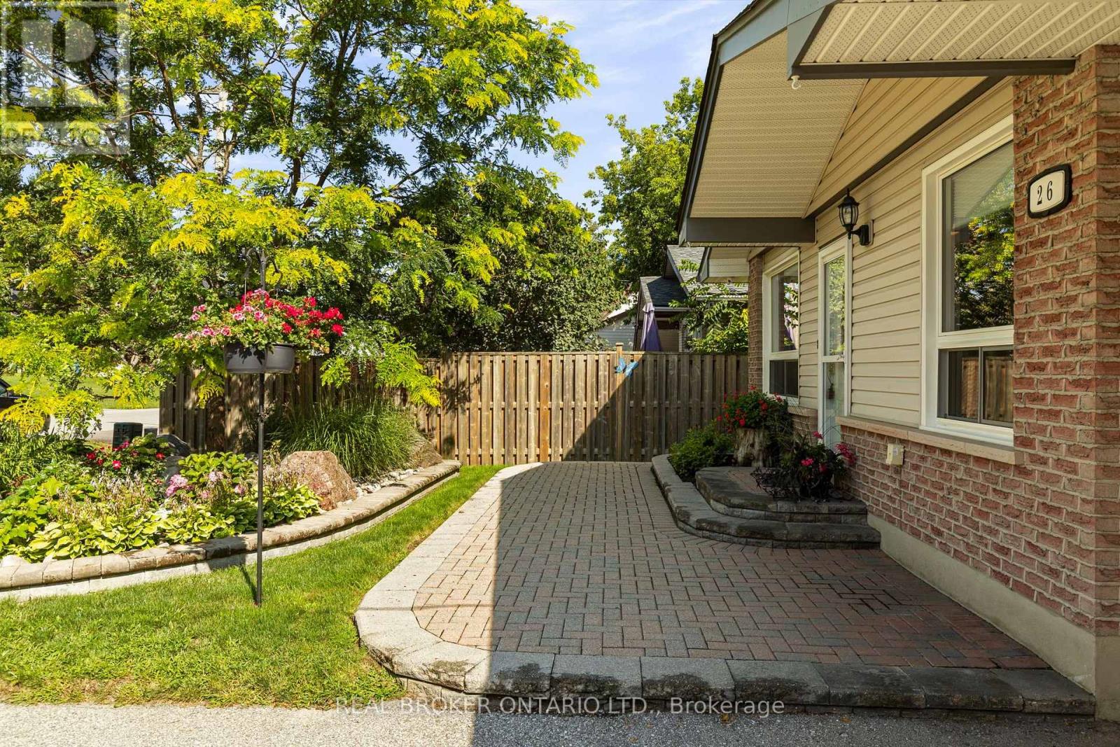 26 Carlton Street, Orillia, Ontario  L3V 6S7 - Photo 3 - S13686210