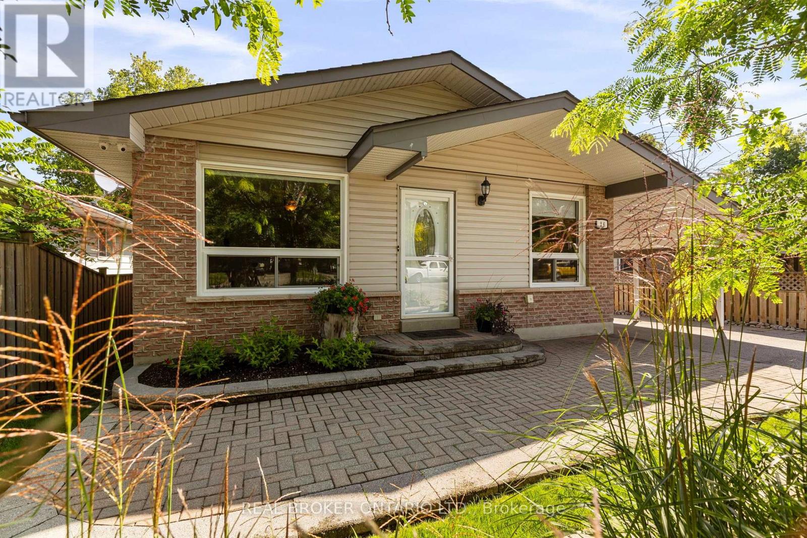 26 Carlton Street, Orillia, Ontario  L3V 6S7 - Photo 4 - S13686210