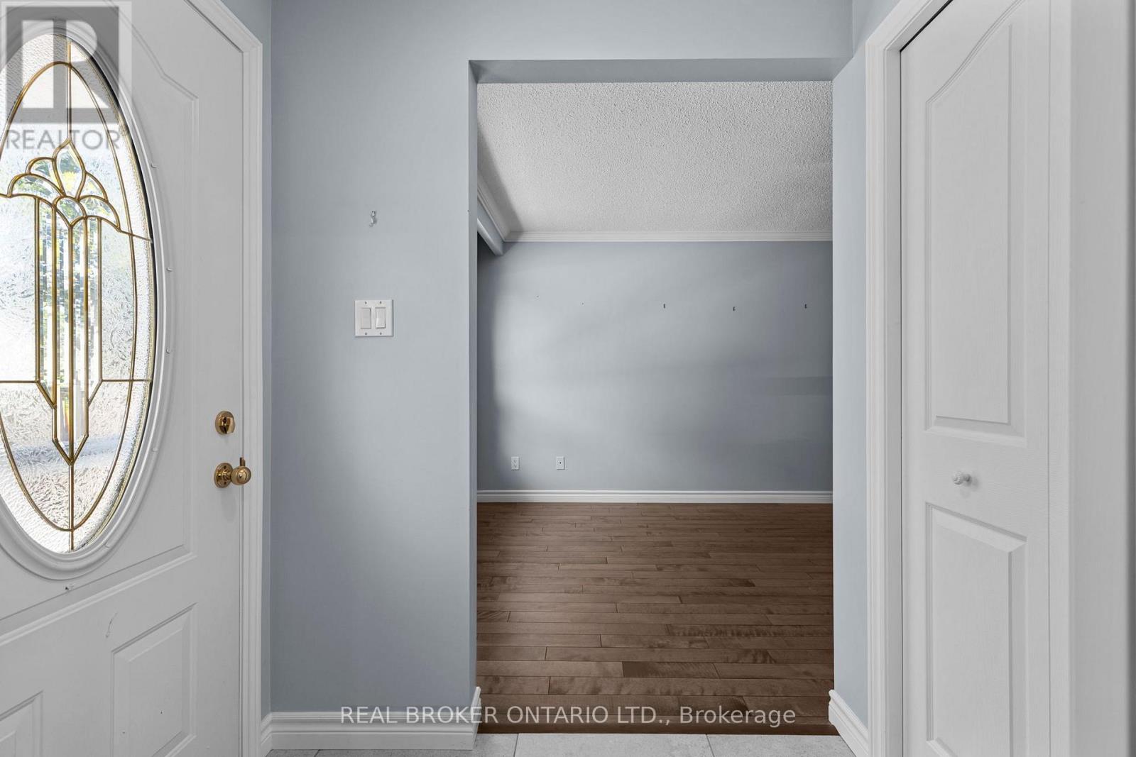 26 Carlton Street, Orillia, Ontario  L3V 6S7 - Photo 7 - S13686210