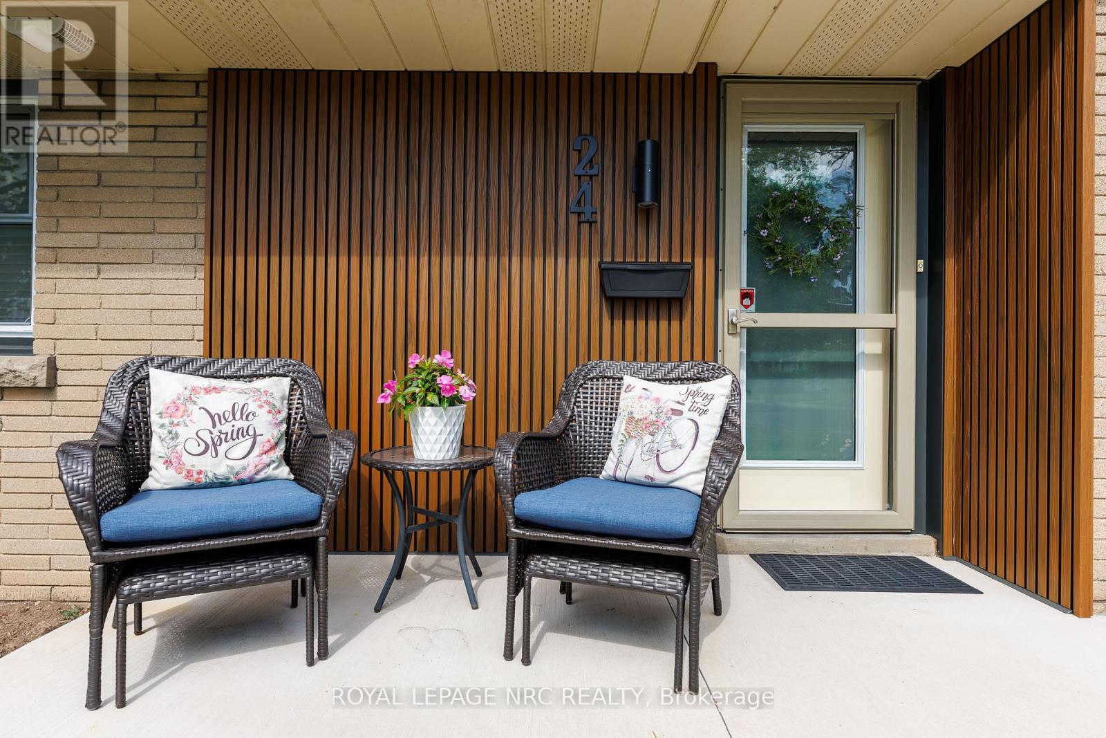 24 Munro Street, Thorold, Ontario  L2V 2V8 - Photo 2 - X13459896