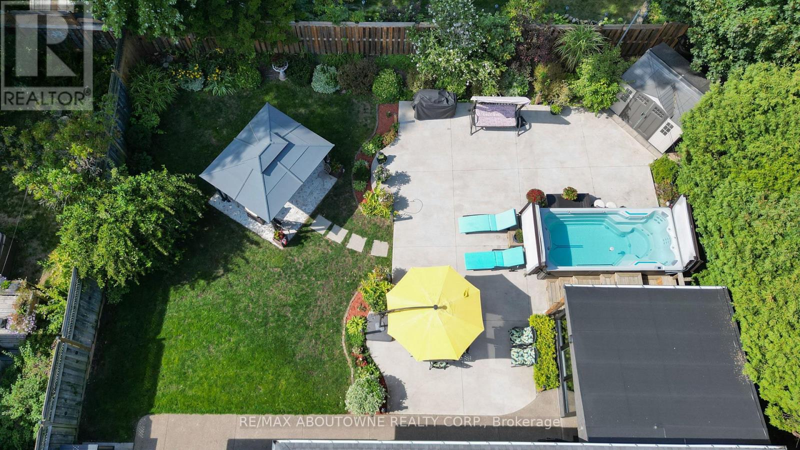 2105 Maplewood Drive, Burlington, Ontario  L7R 2C6 - Photo 47 - W13686080
