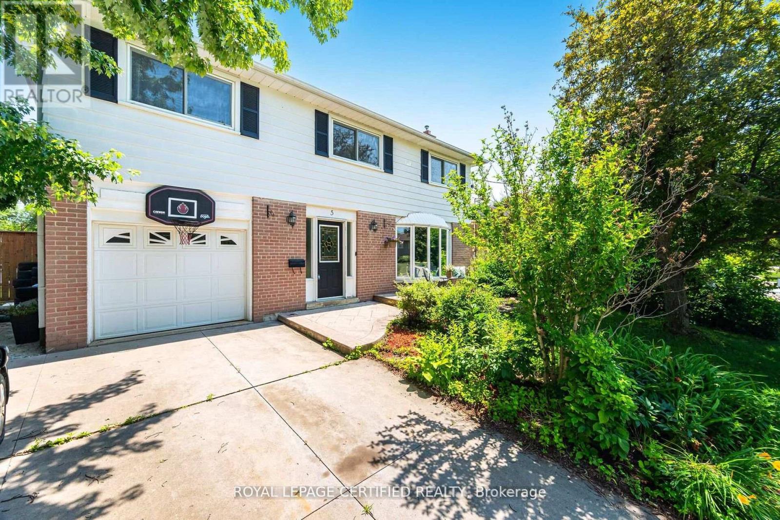 5 Stockman Crescent, Halton Hills, Ontario  L7G 1J5 - Photo 2 - W13686114