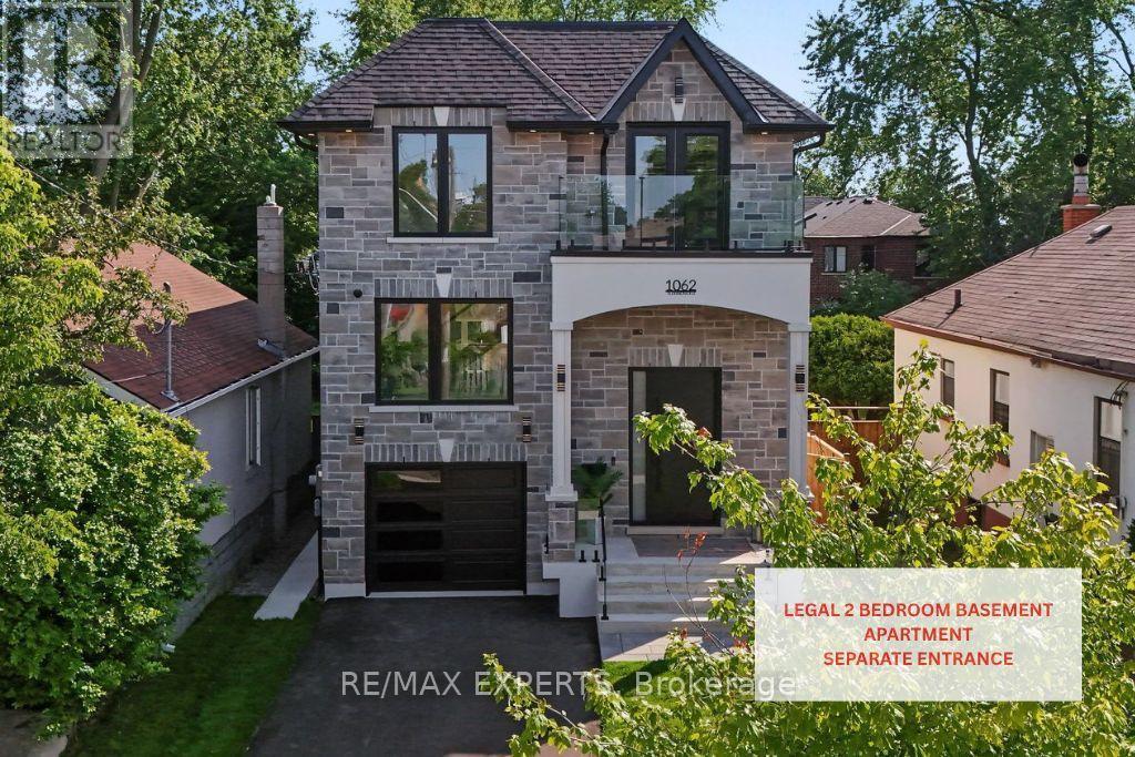 1062 Alexandra Avenue, Mississauga, Ontario  L5E 1Z8 - Photo 2 - W13686170