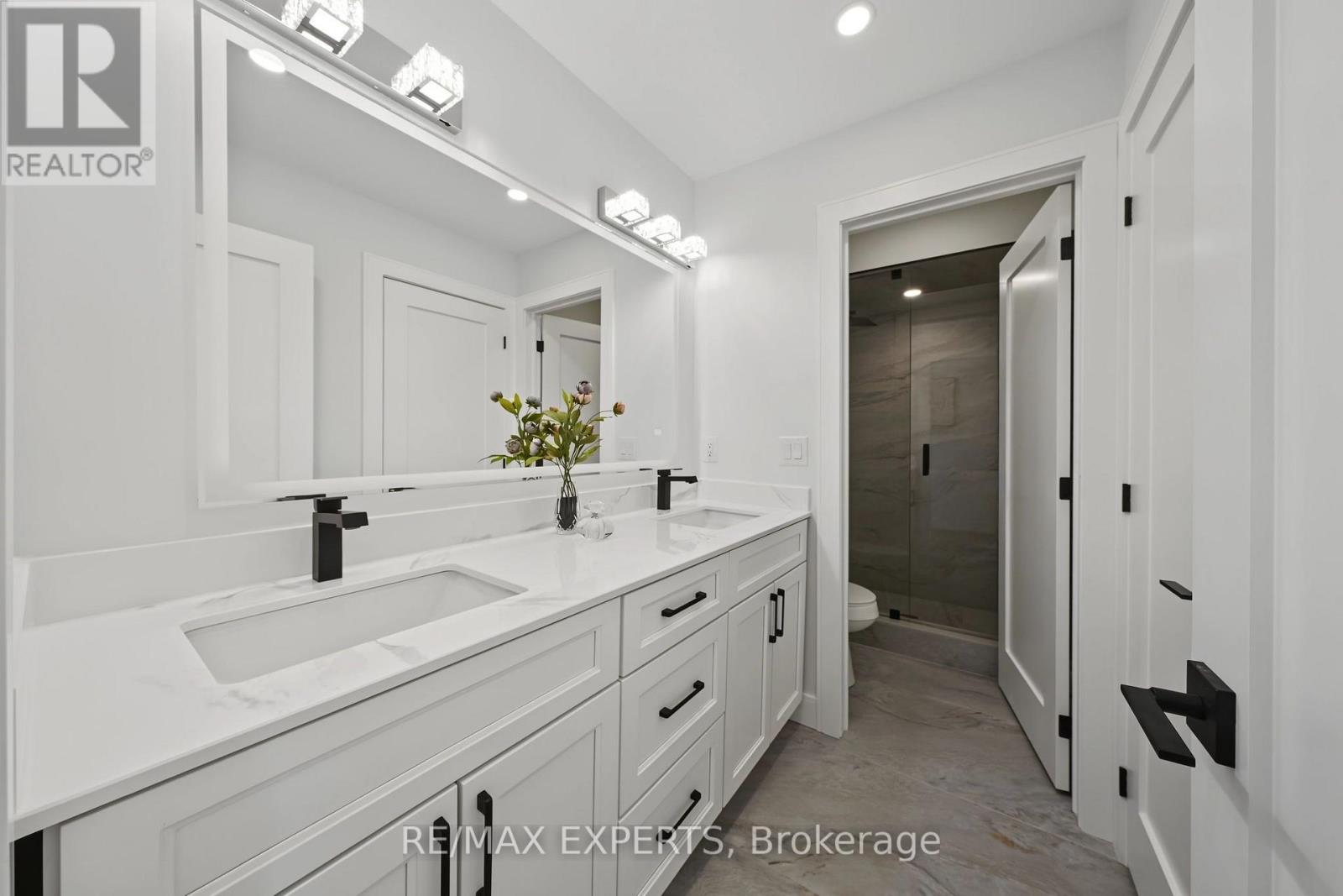 1062 Alexandra Avenue, Mississauga, Ontario  L5E 1Z8 - Photo 30 - W13686170