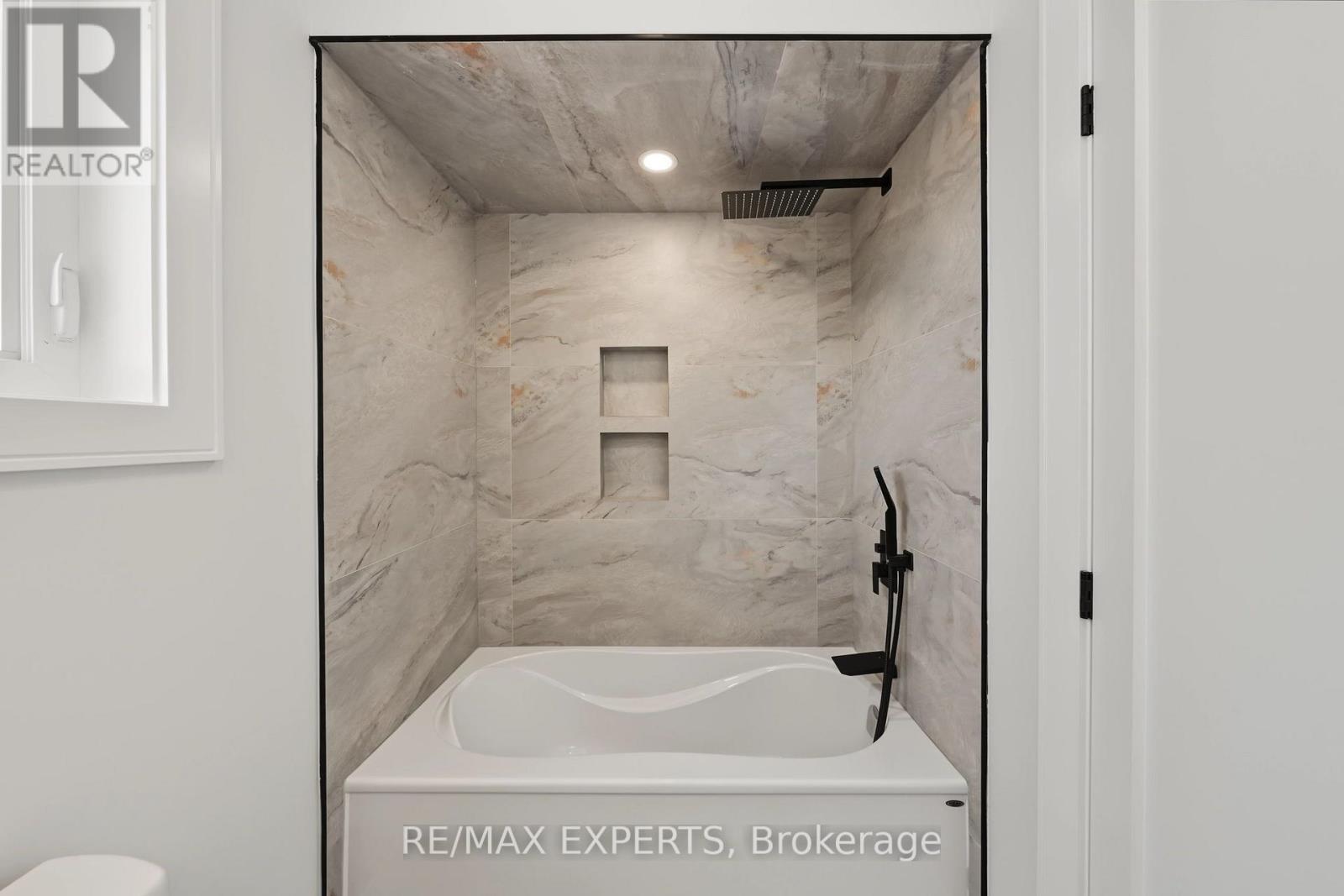 1062 Alexandra Avenue, Mississauga, Ontario  L5E 1Z8 - Photo 37 - W13686170