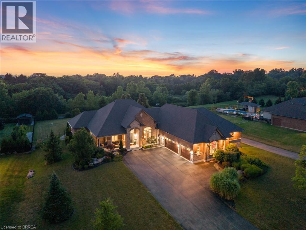 13 WINGROVE WOODS, Brantford, Ontario