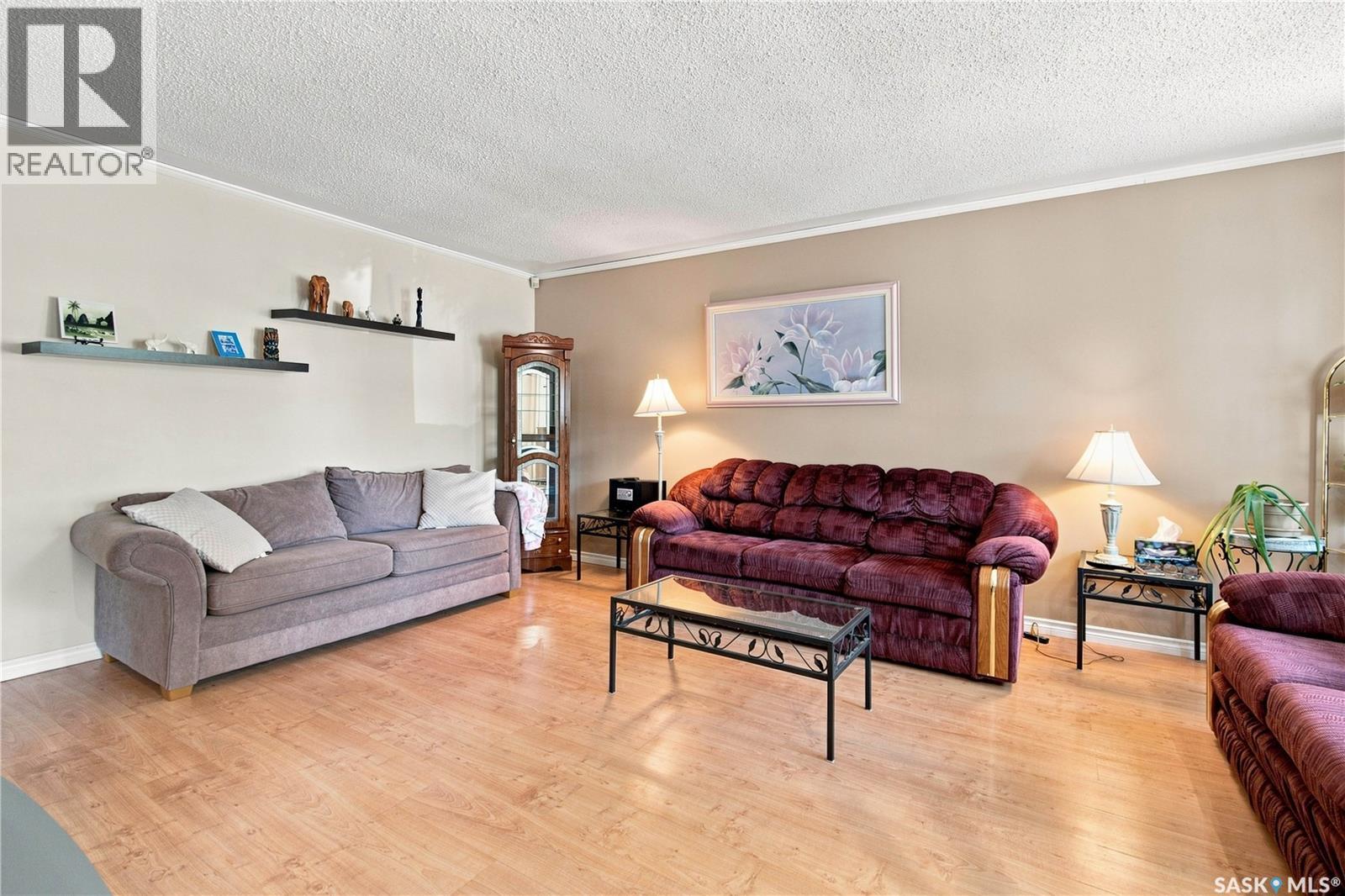 448 Robinson Street, Regina, Saskatchewan  S4R 3R4 - Photo 3 - SK045882