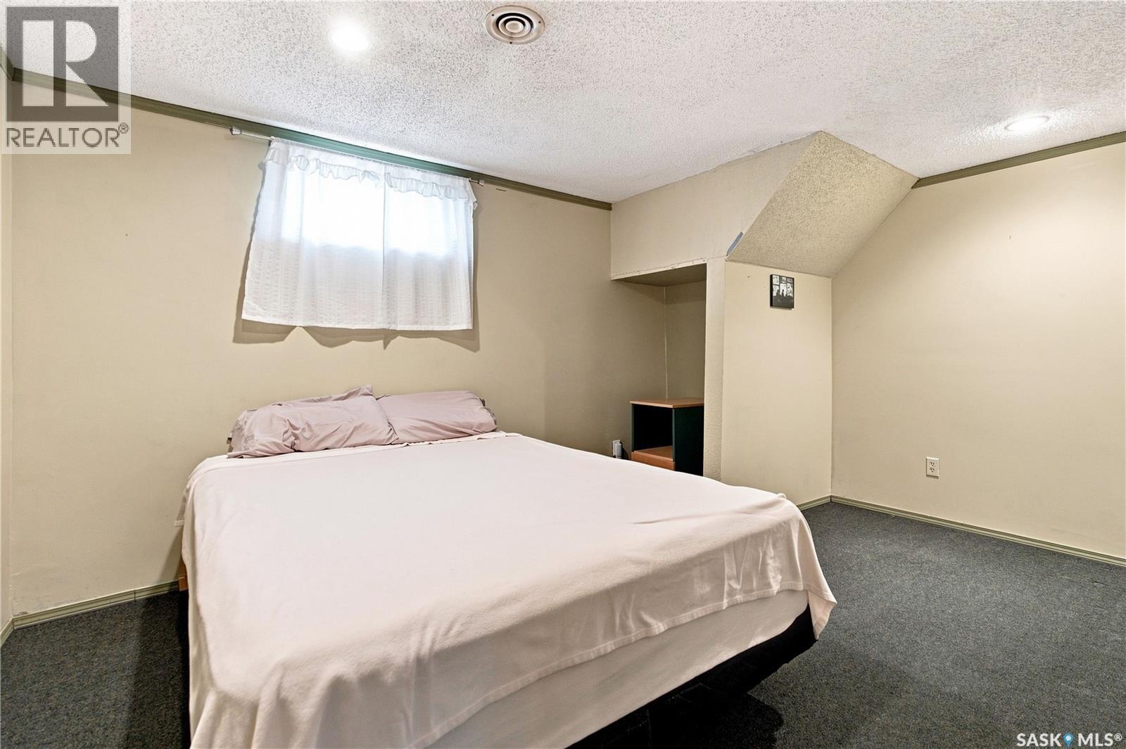 448 Robinson Street, Regina, Saskatchewan  S4R 3R4 - Photo 30 - SK045882