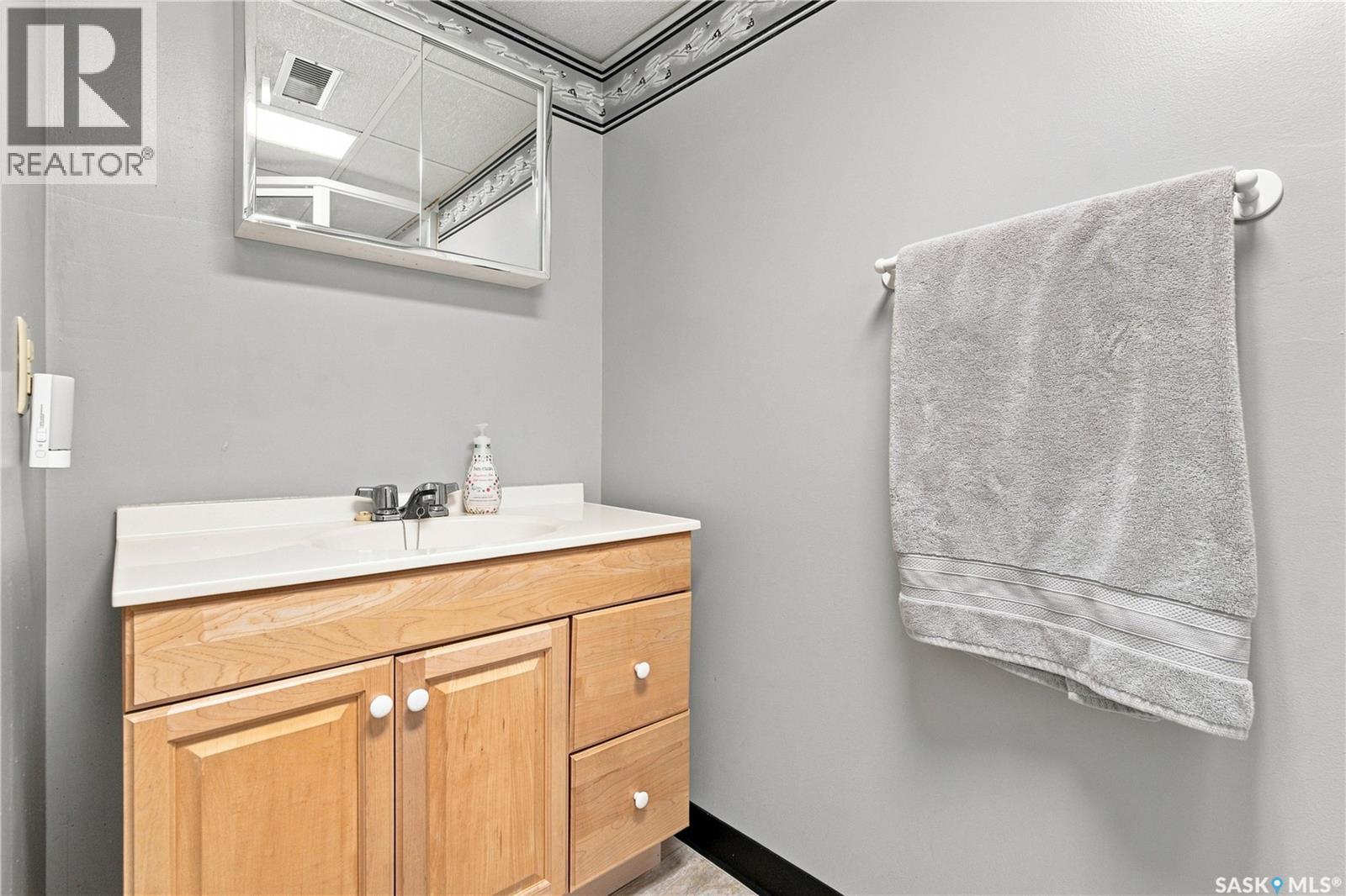 448 Robinson Street, Regina, Saskatchewan  S4R 3R4 - Photo 35 - SK045882