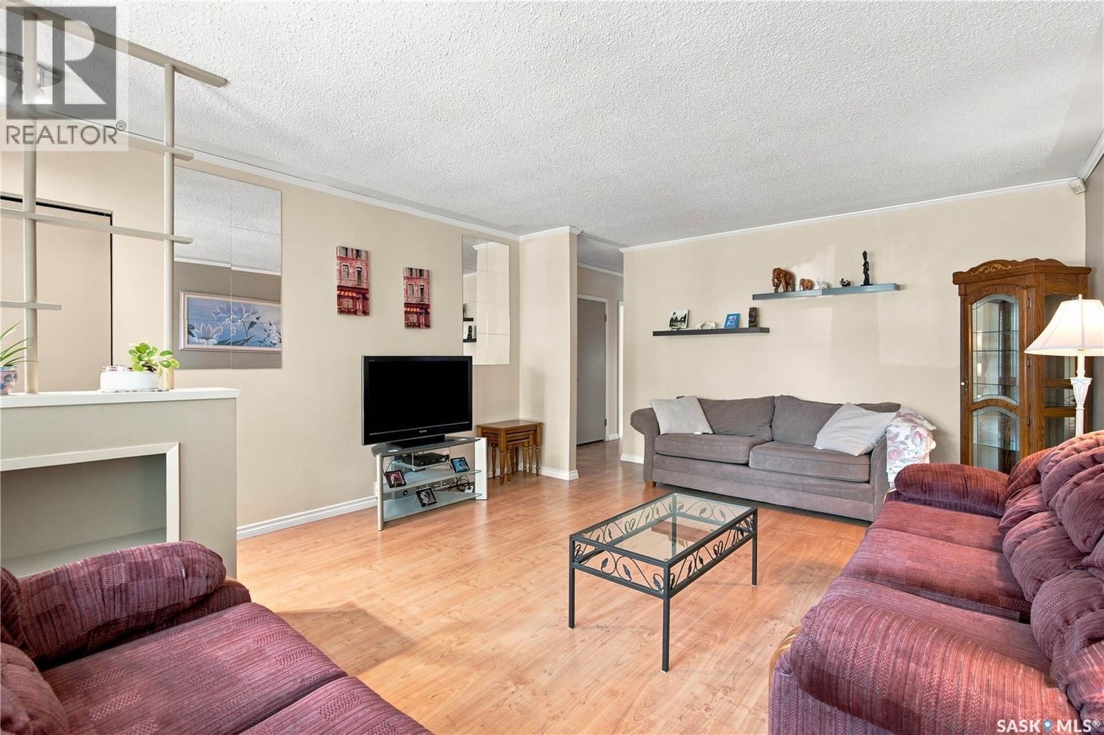448 Robinson Street, Regina, Saskatchewan  S4R 3R4 - Photo 7 - SK045882