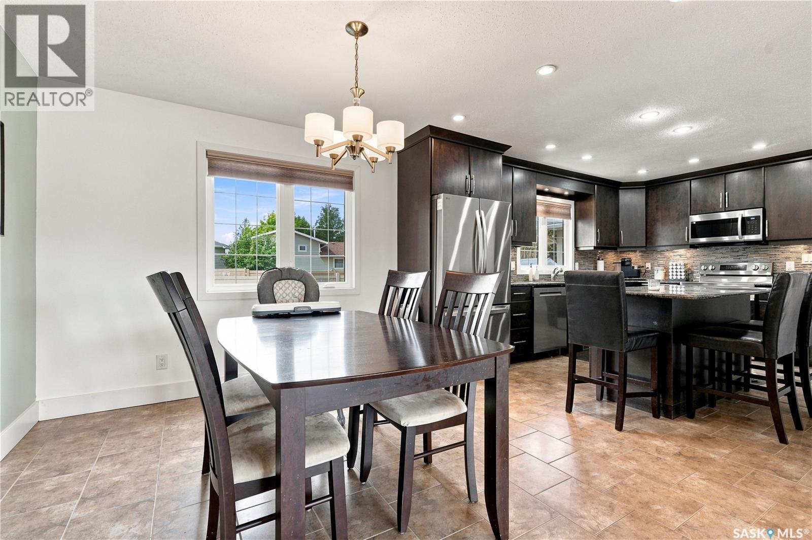 242 Auld Crescent, Saskatoon, Saskatchewan  S7H 4W9 - Photo 8 - SK045862