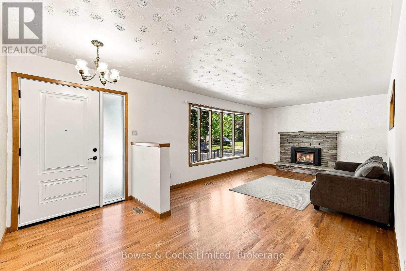 687 Lundy's Lane, Peterborough, Ontario  K9J 4J9 - Photo 6 - X13686336