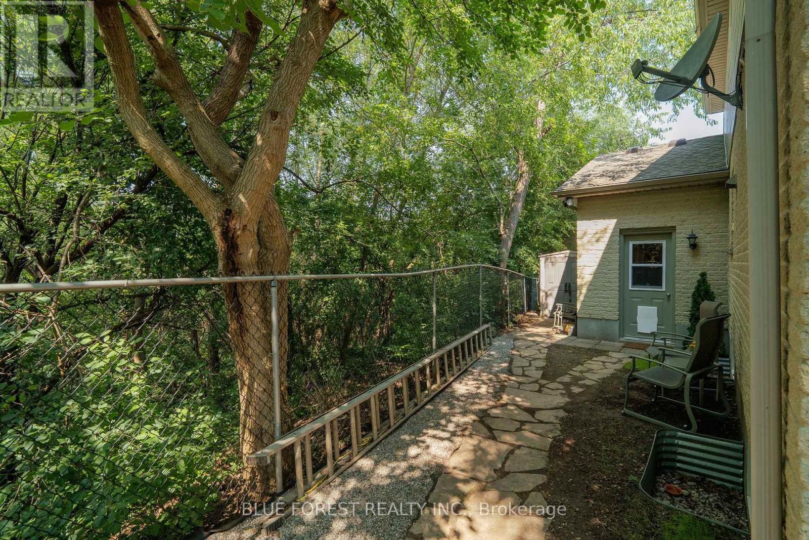 1233 Crosscreek Crescent, London East, Ontario  N5Y 6H6 - Photo 37 - X13686384