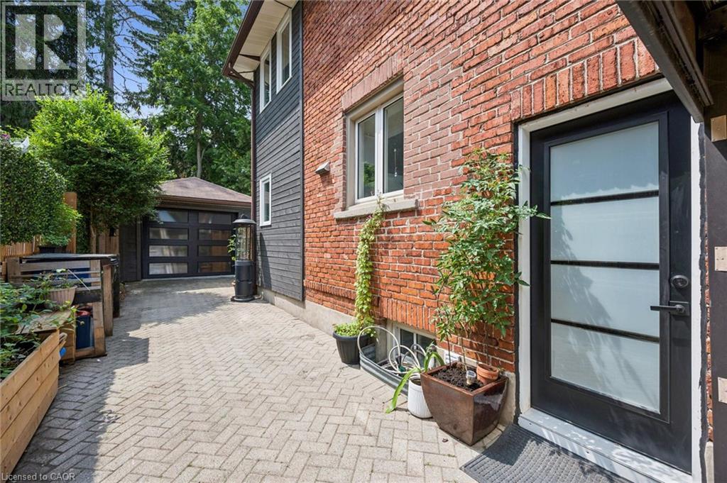 121 Belmont Avenue, Waterloo, Ontario  N2L 2A8 - Photo 35 - 40856270