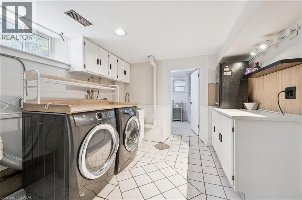 121 Belmont Avenue, Waterloo, Ontario  N2L 2A8 - Photo 32 - 40856270