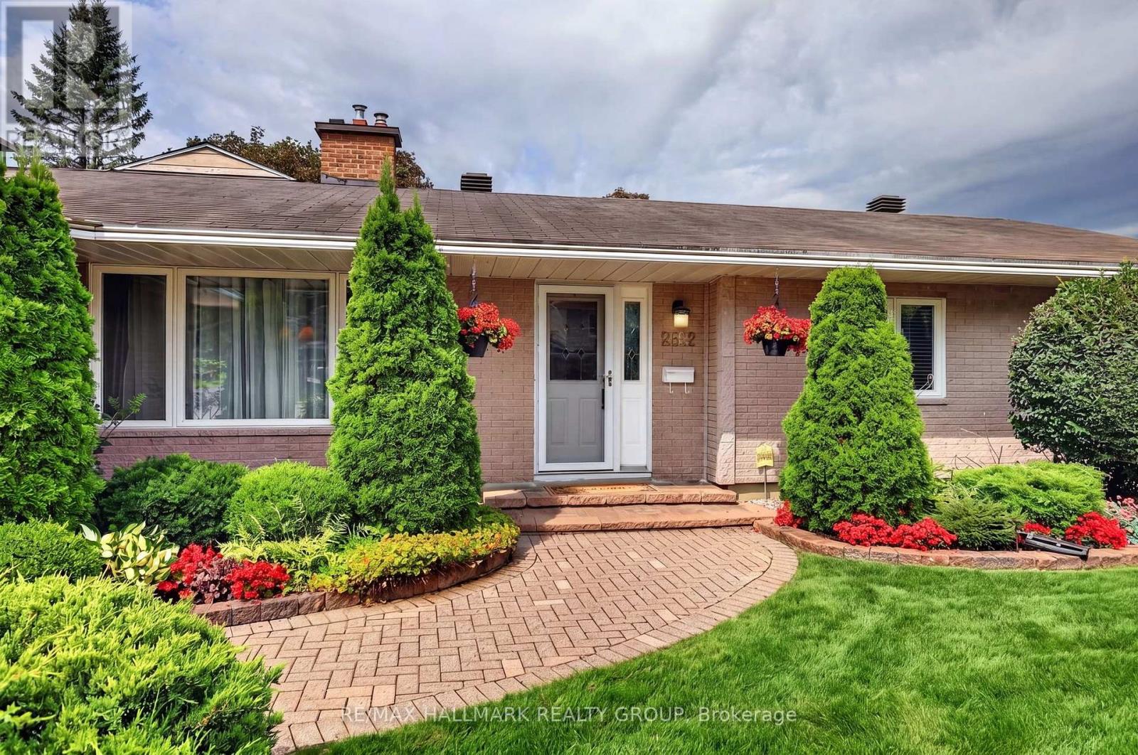 2692 Colman Street, Ottawa, Ontario  K1V 8J9 - Photo 2 - X13686270