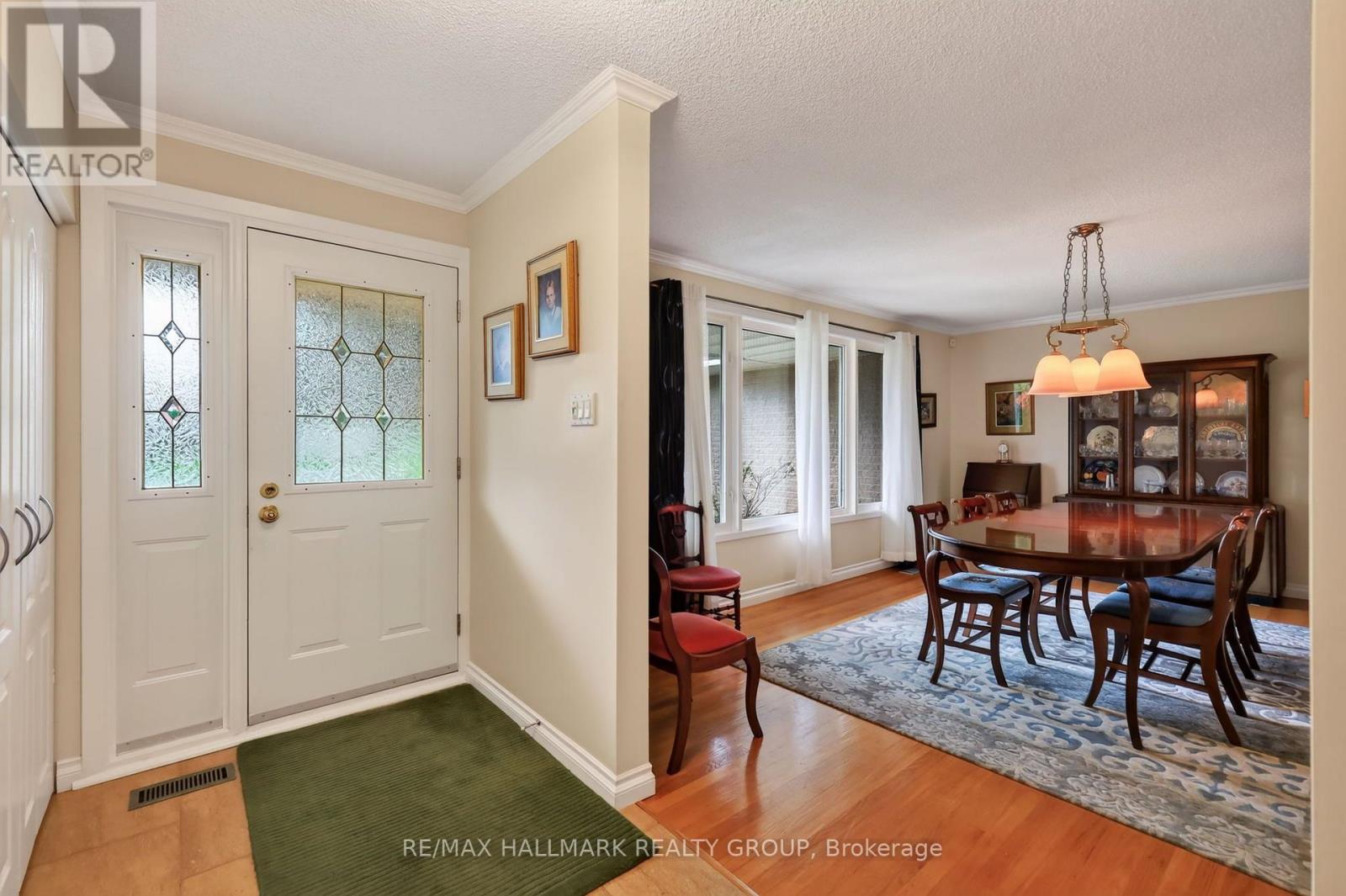 2692 Colman Street, Ottawa, Ontario  K1V 8J9 - Photo 3 - X13686270