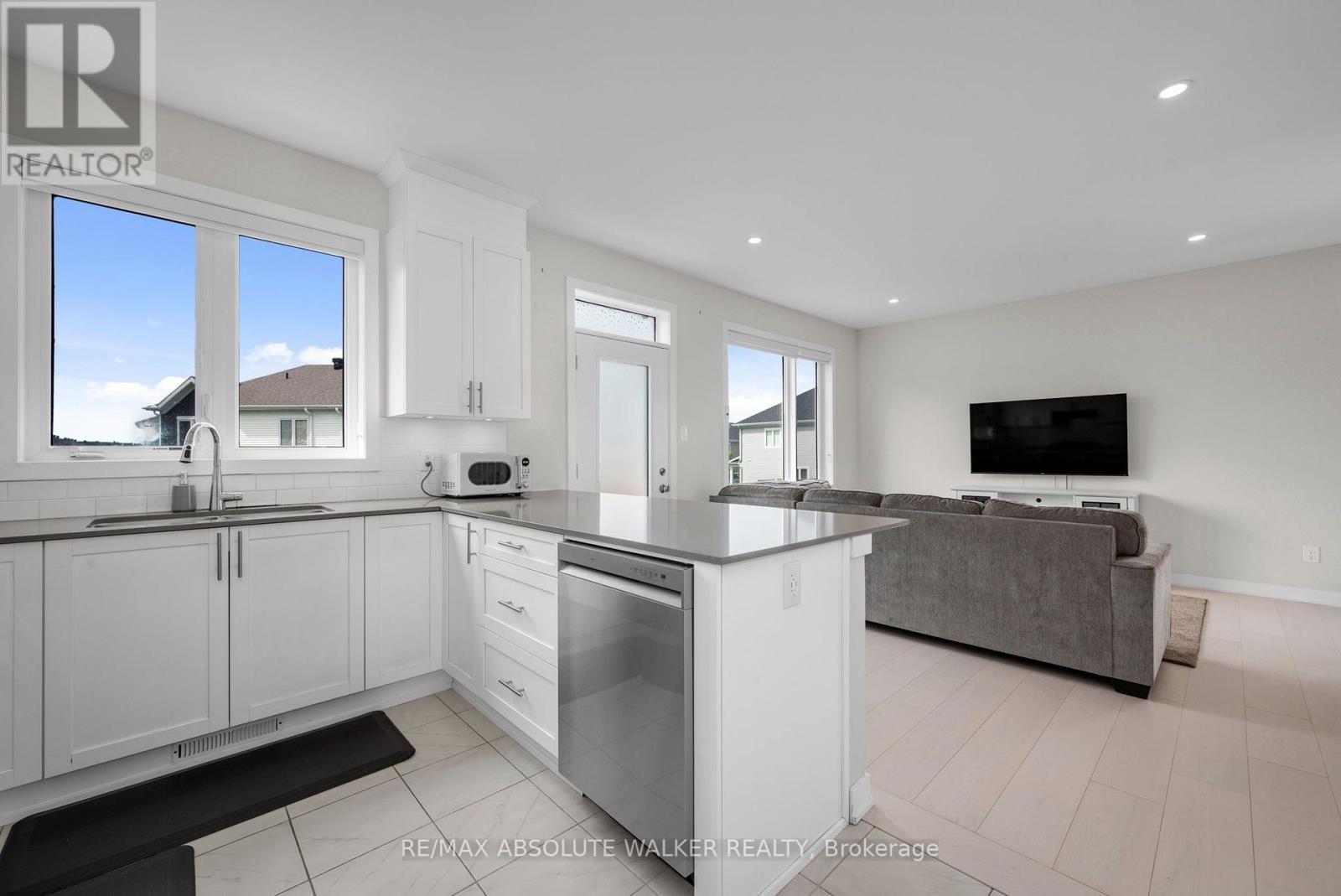 4114 Obsidian Street, Ottawa, Ontario  K2J 6X9 - Photo 10 - X13686494